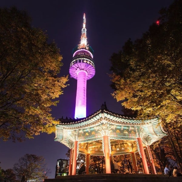 Tháp Namsan Seoul về đêm