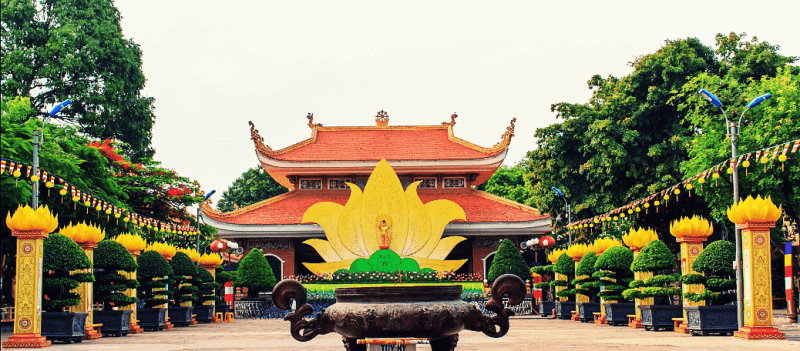 Điểm danh 10+ ngôi chùa lớn ở Sài Gòn 1633506588