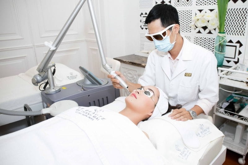 Hoa hậu Vitorya Thúy Vi điều trị với Laser LPAP