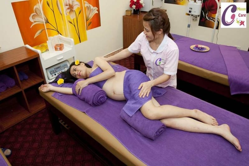 Massage bầu tại Moon care