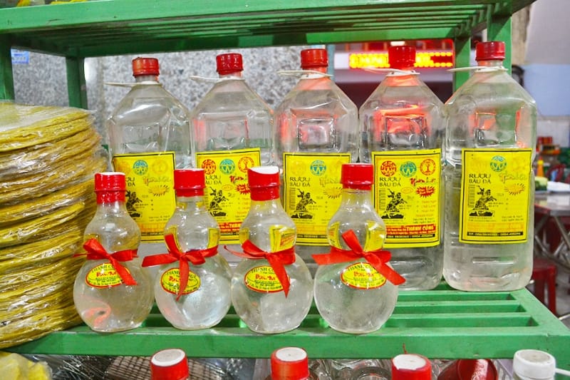 Rượu Bàu Đá đã trở thành món quà không thể thiếu cho những ai du lịch đến Bình Định.