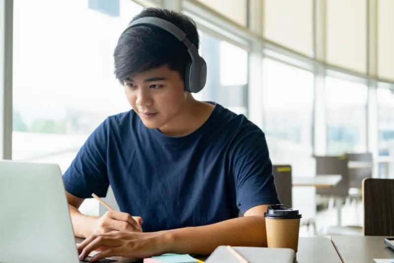 Học Tiếng Anh Giao Tiếp Online: Lợi Ích Và Cách Chọn Lựa Khóa Học Phù Hợp 3 Học viên có thể tương tác trực tiếp với giáo viên